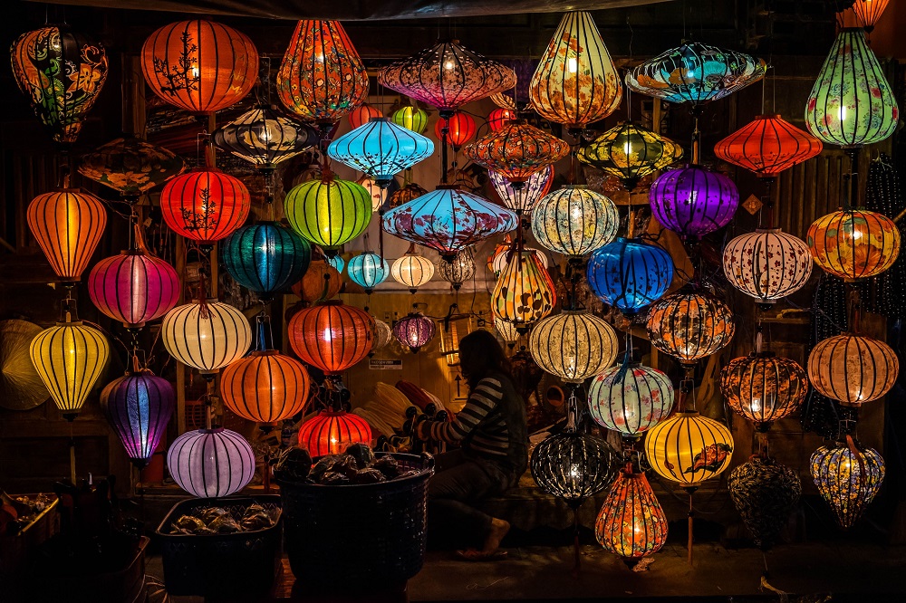 Explore lantern-lit streets of Hoi An