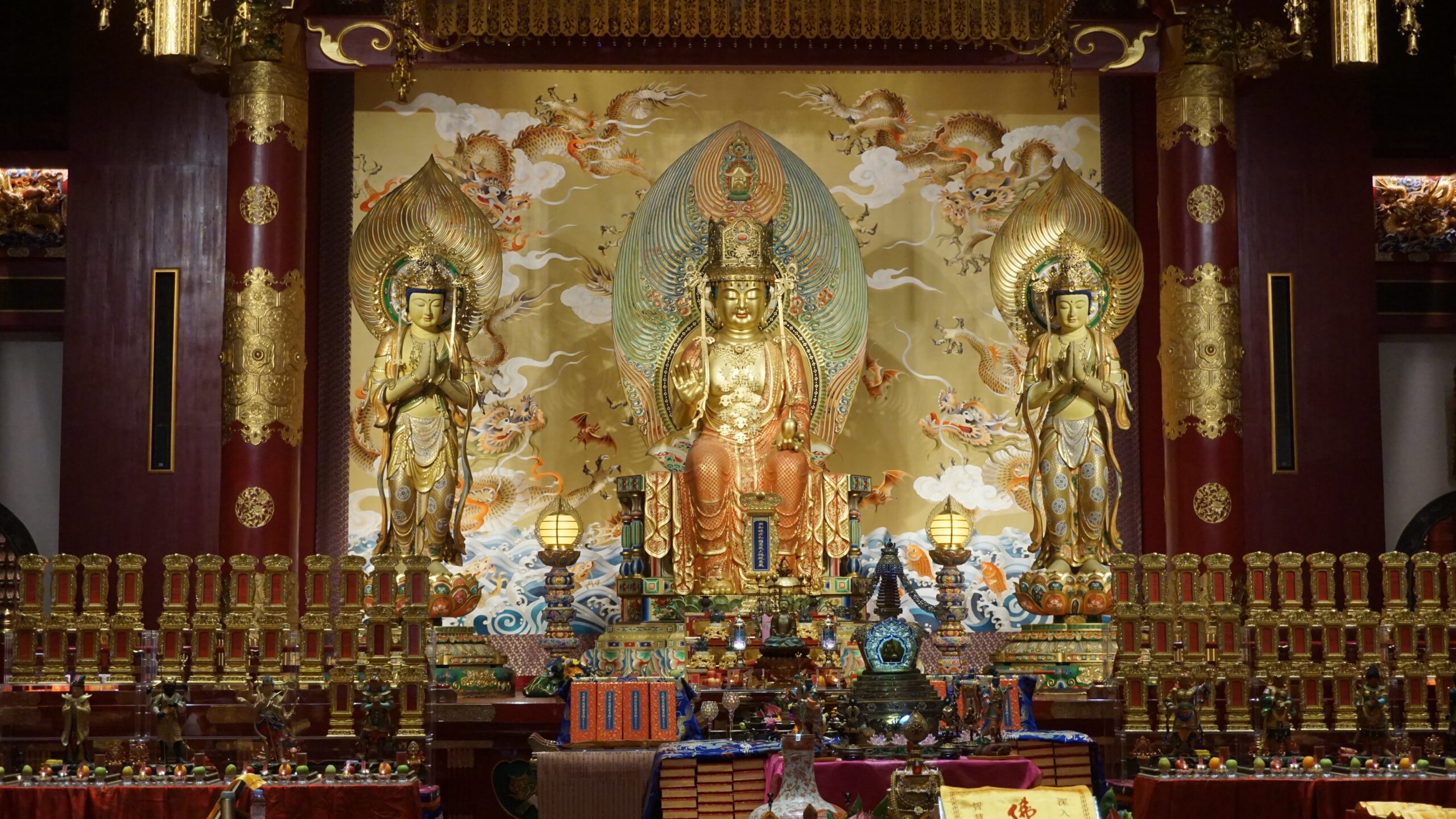 Buddha Tooth RelicTemple from inside with imaghe